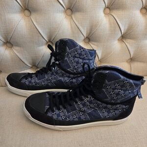 Louis Vuitton Black Leather Detail